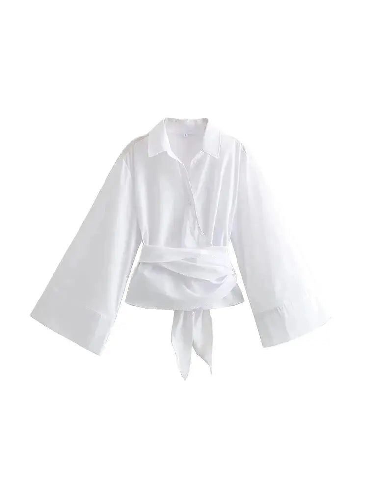 Bluse mit Bindegürtel und weiten Ärmeln