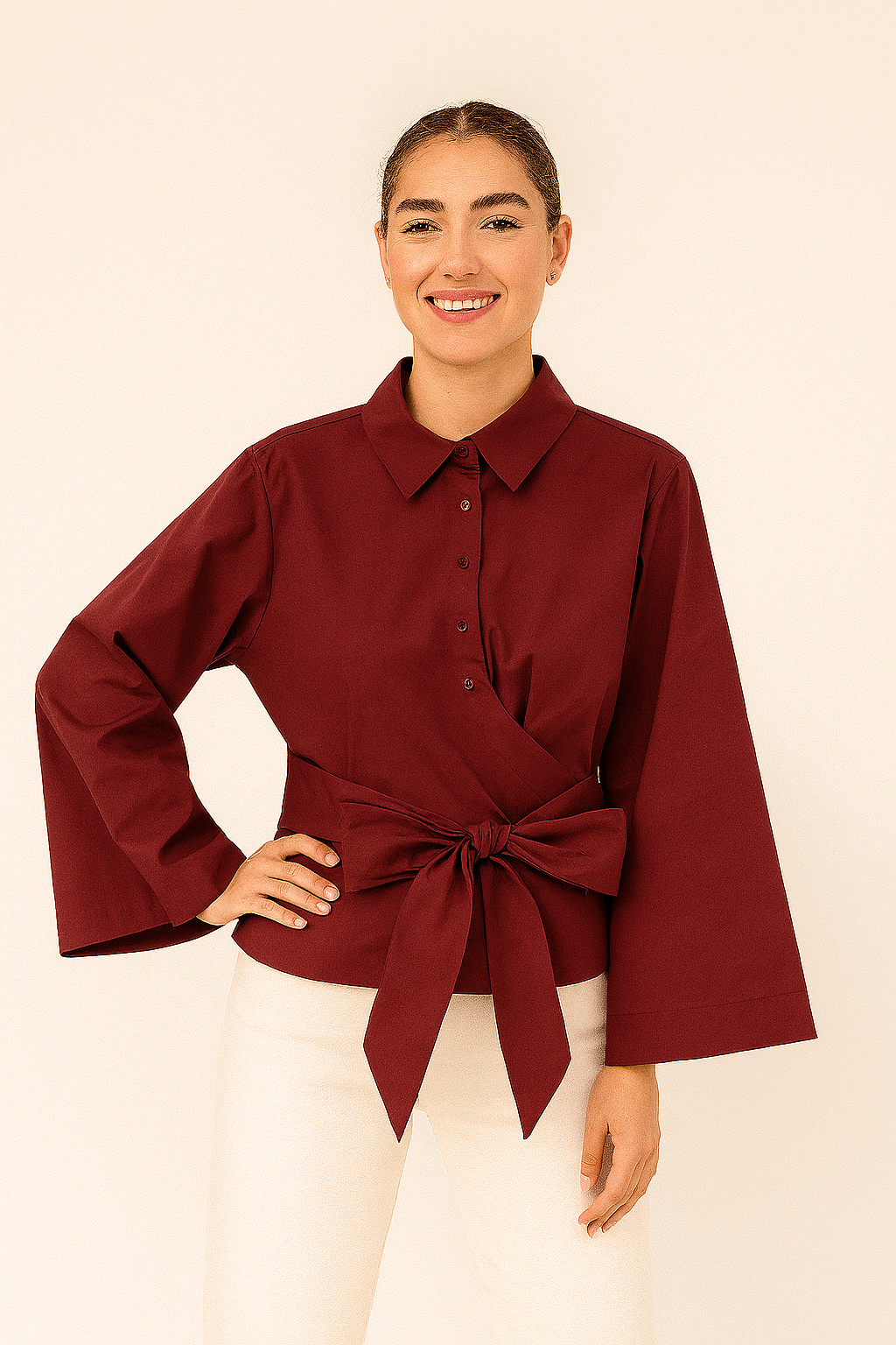 Bluse mit Bindegürtel und weiten Ärmeln