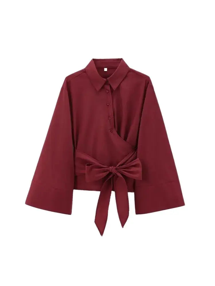 Bluse mit Bindegürtel und weiten Ärmeln