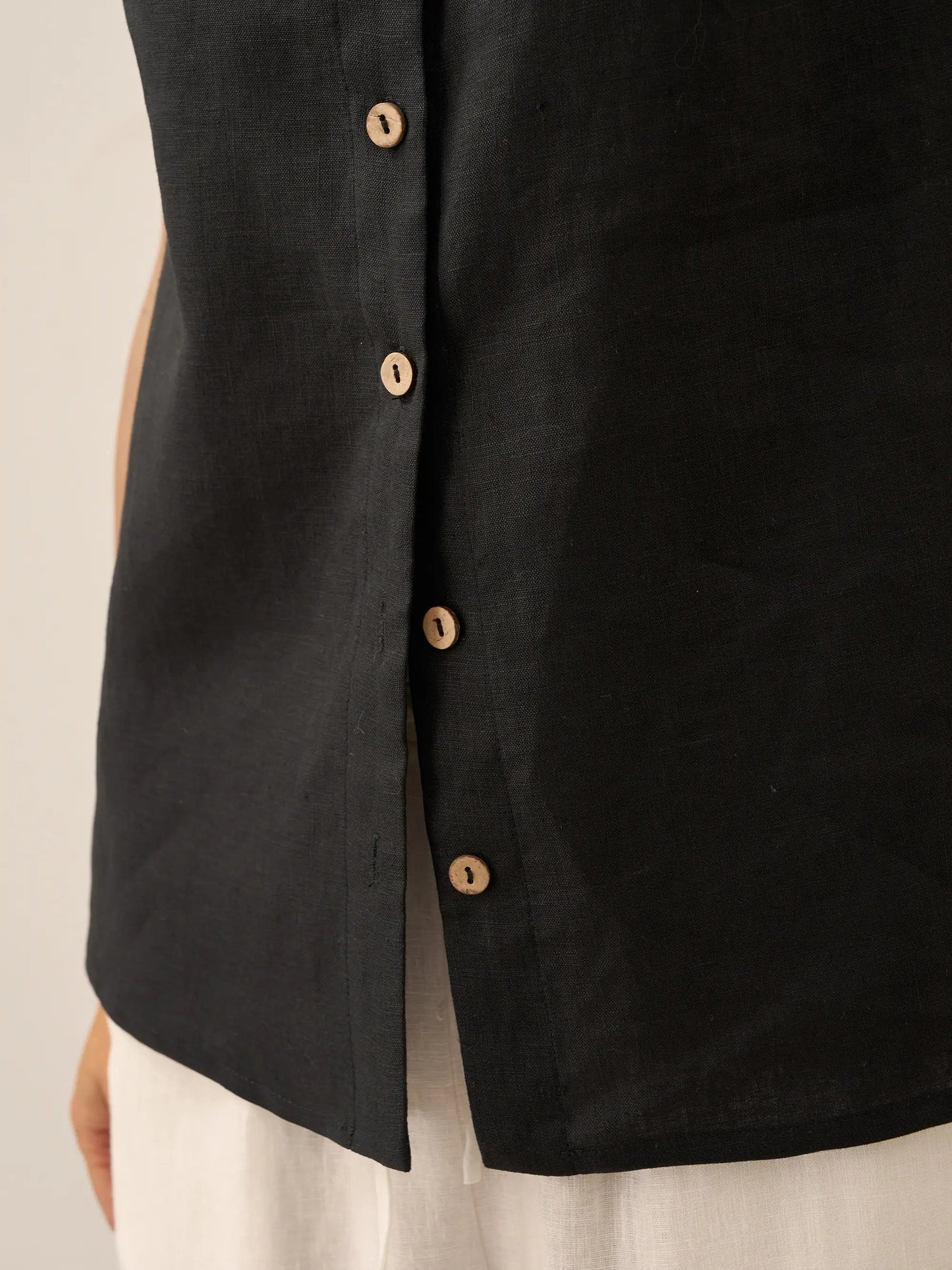 Leichte Damen Bluse aus Leinen mit Knöpfen