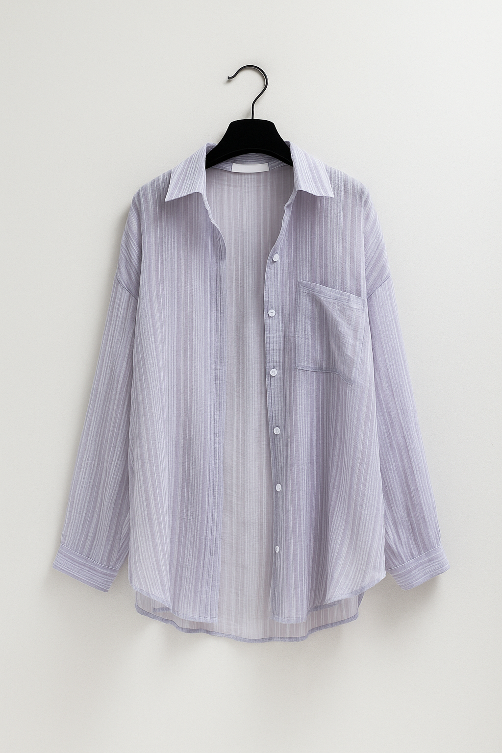 Lockere Bluse mit Knopfleiste und Brusttasche