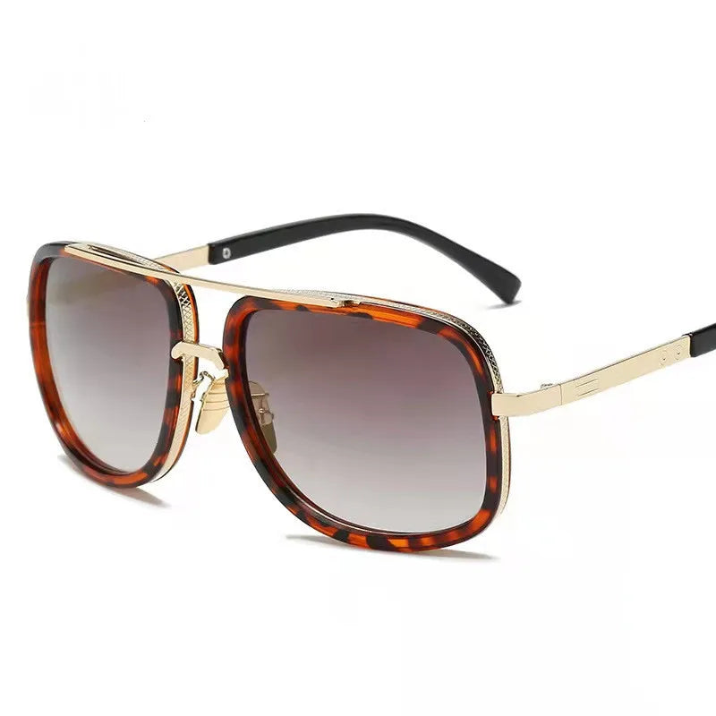 Fashionable men's sunglasses in vintage pilot style with UV400 protection