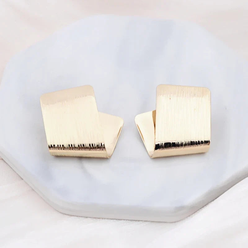 Beatrix | Asymmetrische Minimalistische Ohrstecker für Damen