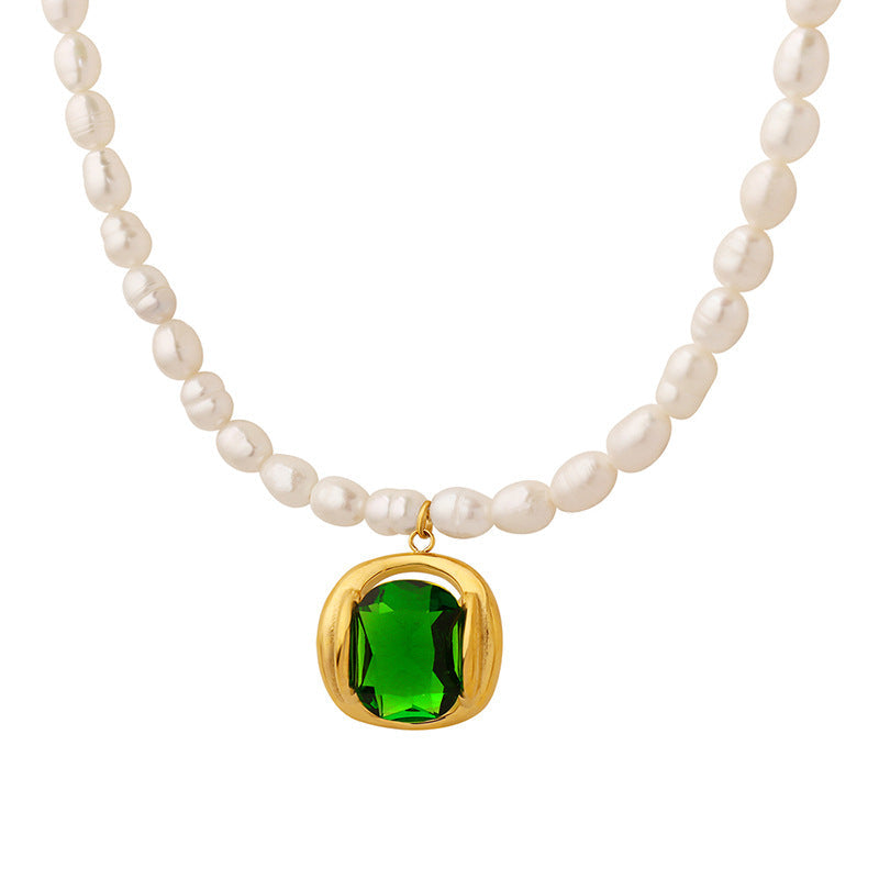 Clara | Elegante Perlenkette mit grünem Zirkon-Anhänger für Damen