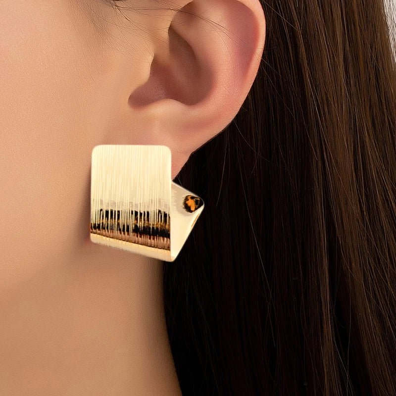 Beatrix | Asymmetrische Minimalistische Ohrstecker für Damen