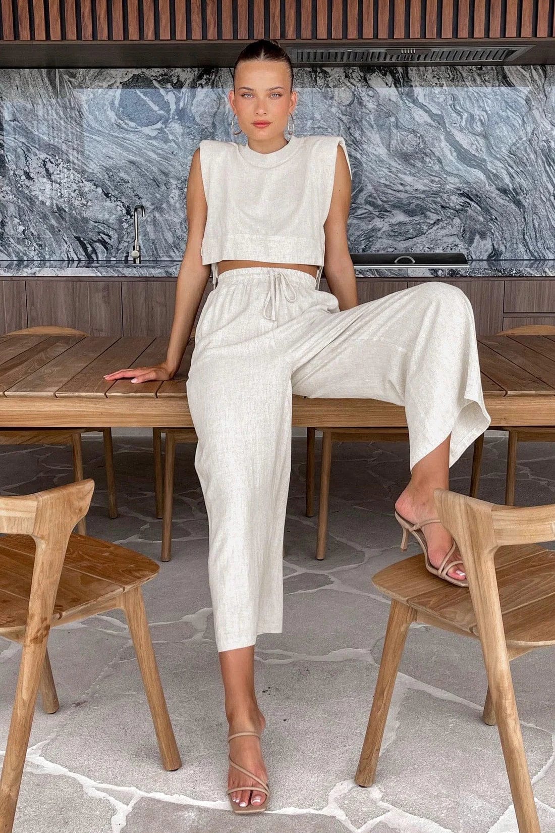Sommer Set aus Leinen mit Minimalistischem Design und Verstellbarem Bund