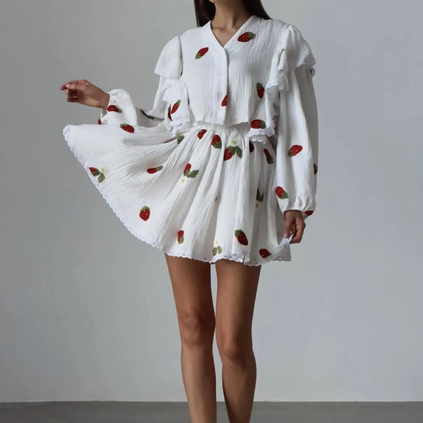 Sommerkleid Damen mit V-Ausschnitt im Erdbeer-Muster