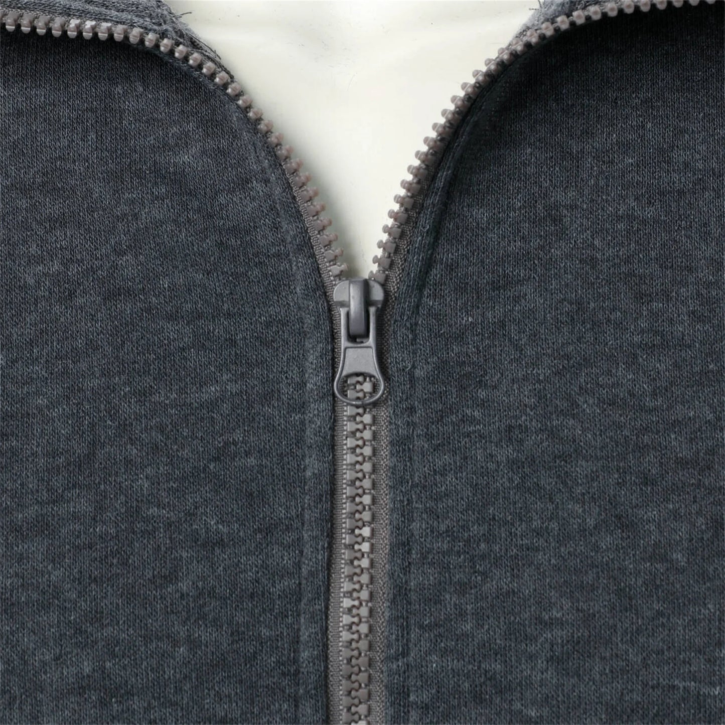 Sportlicher Herren Hoodie mit Stehkragen und Reißverschluss