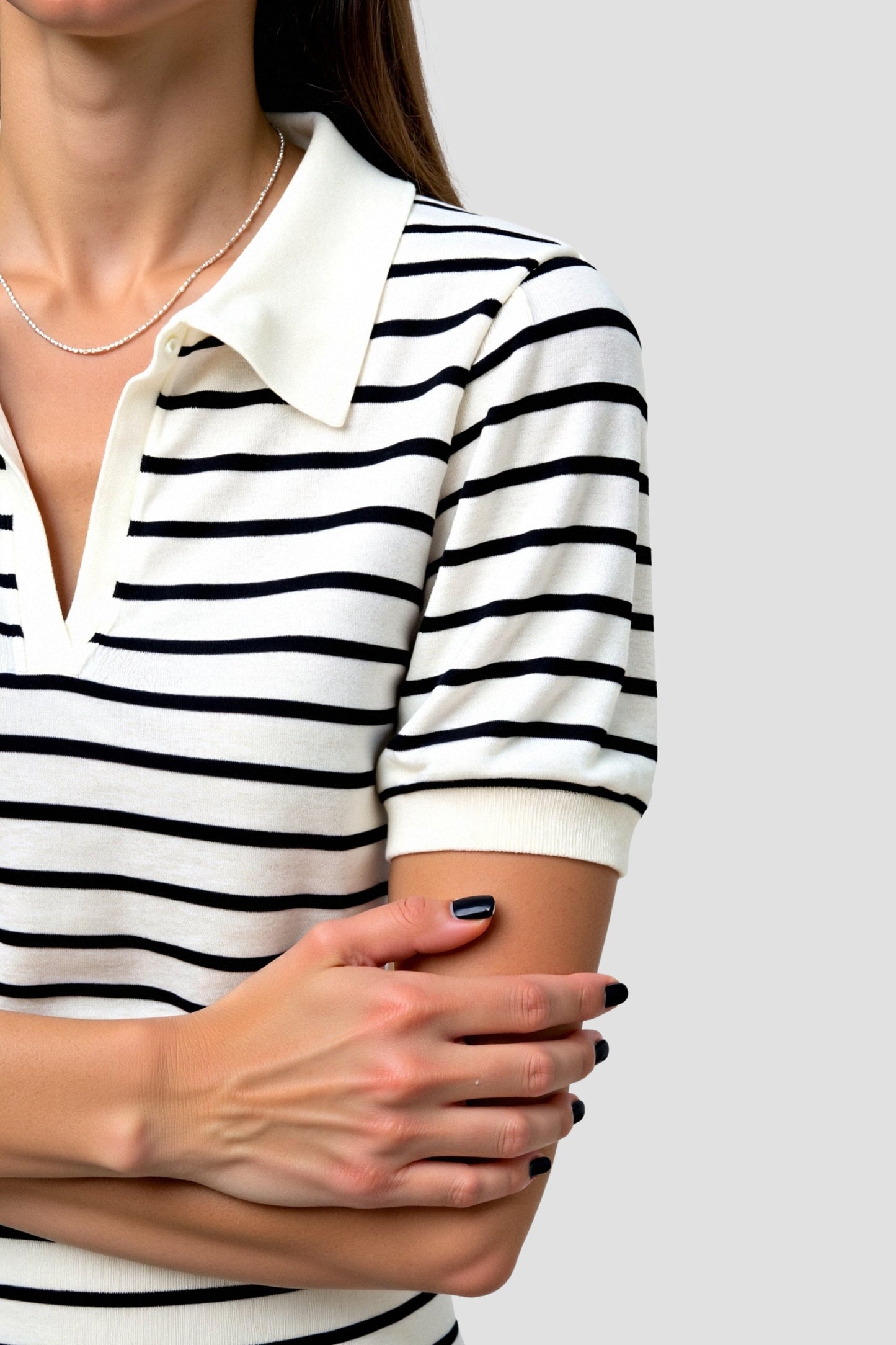 Vielseitige gestreifte Bluse mit V-Ausschnitt