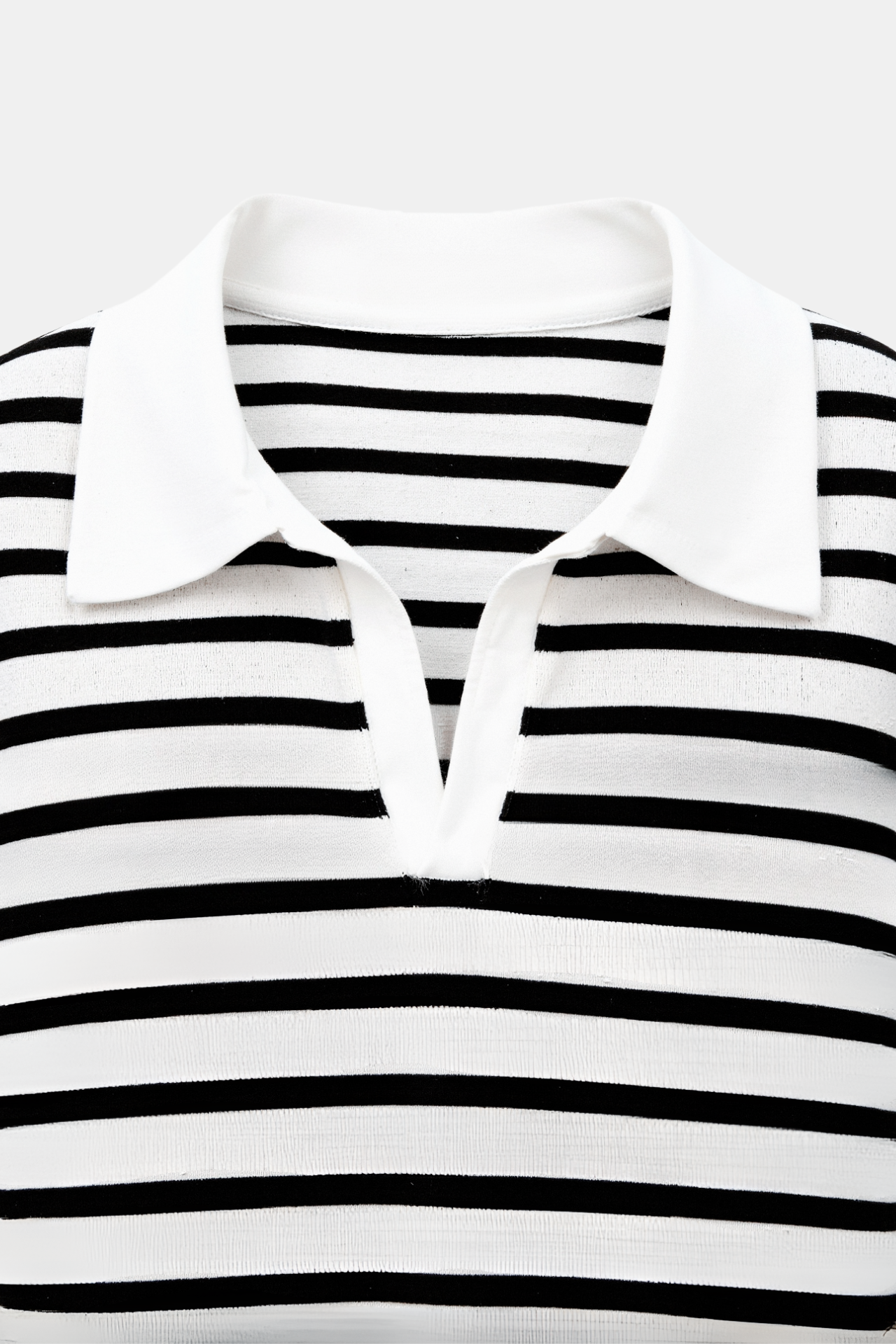 Vielseitige gestreifte Bluse mit V-Ausschnitt