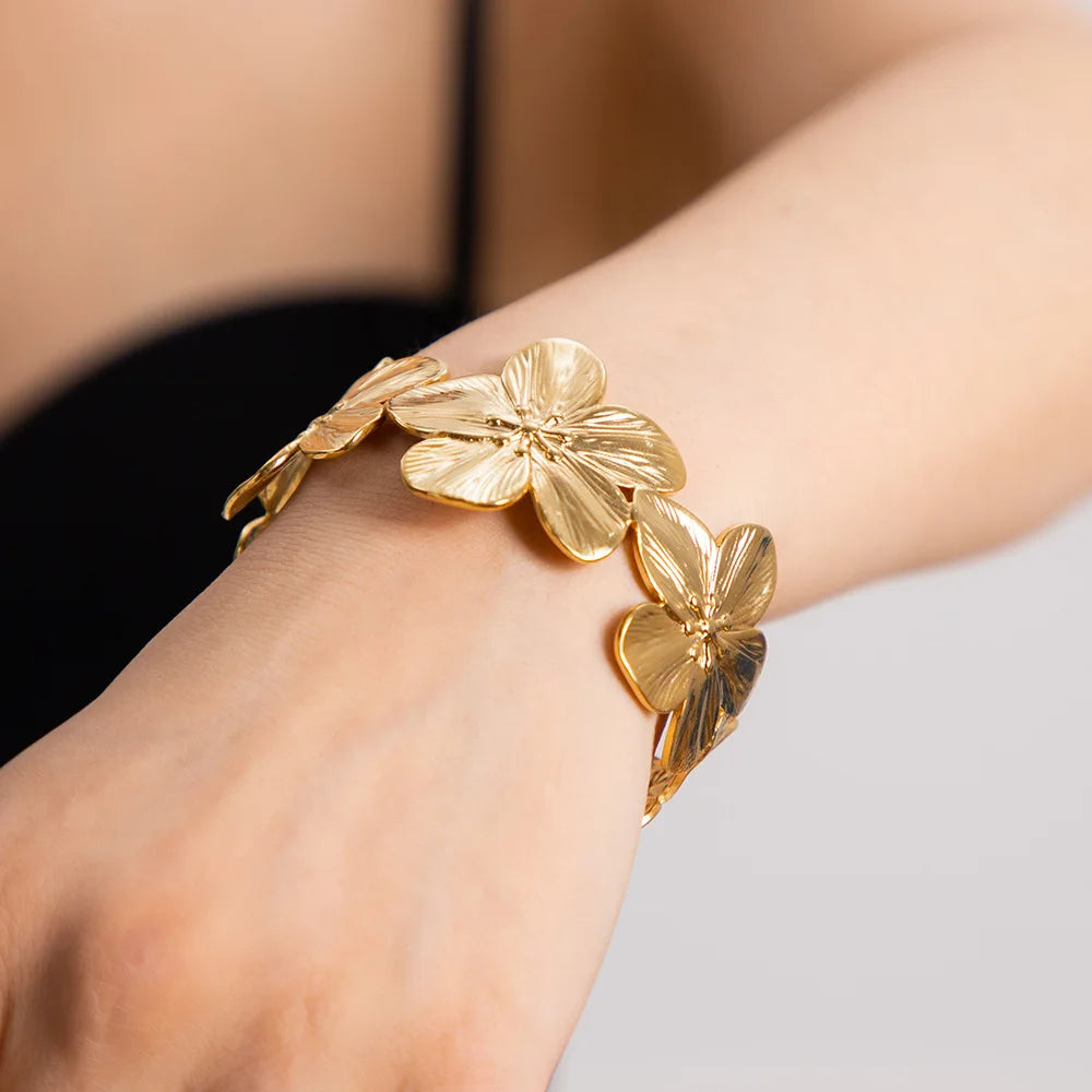 Wasserfestes Damenarmband aus Edelstahl mit Elegantem Blumenmotiv