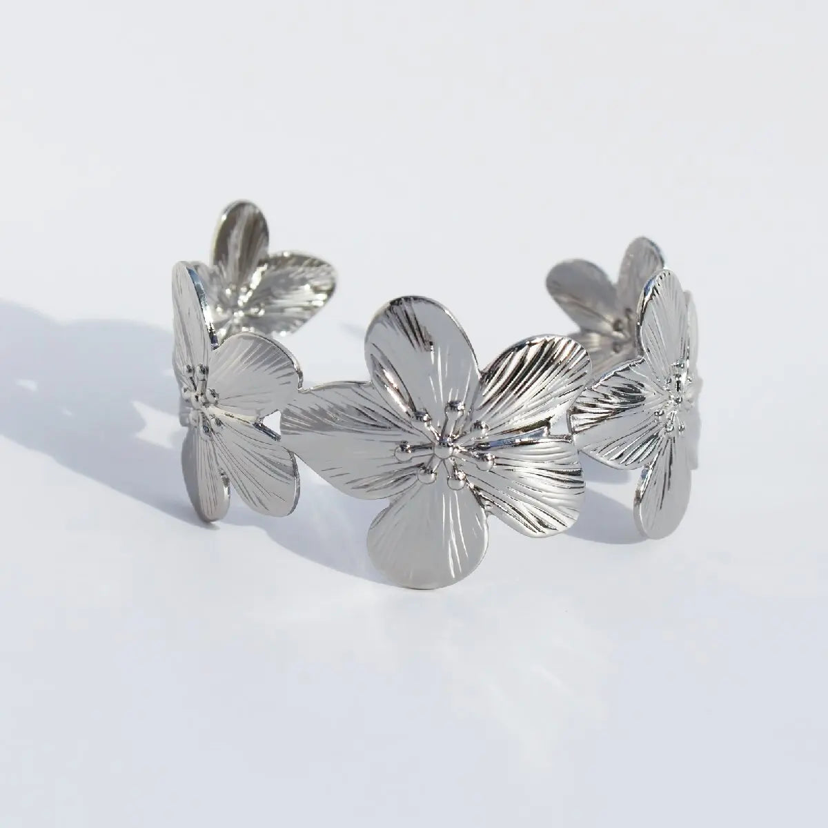 Wasserfestes Damenarmband aus Edelstahl mit Elegantem Blumenmotiv