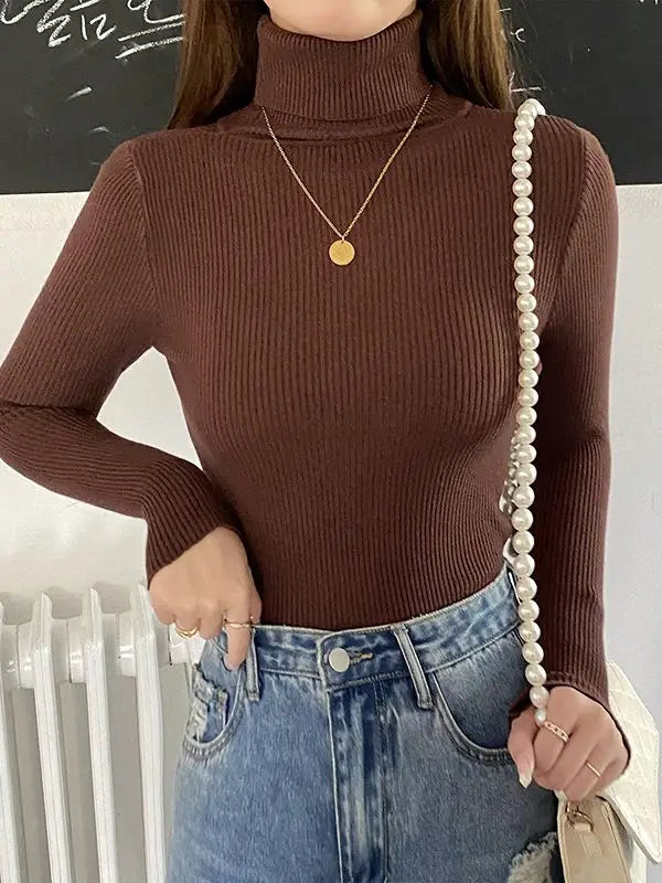 Morbido maglione da donna con collo alto