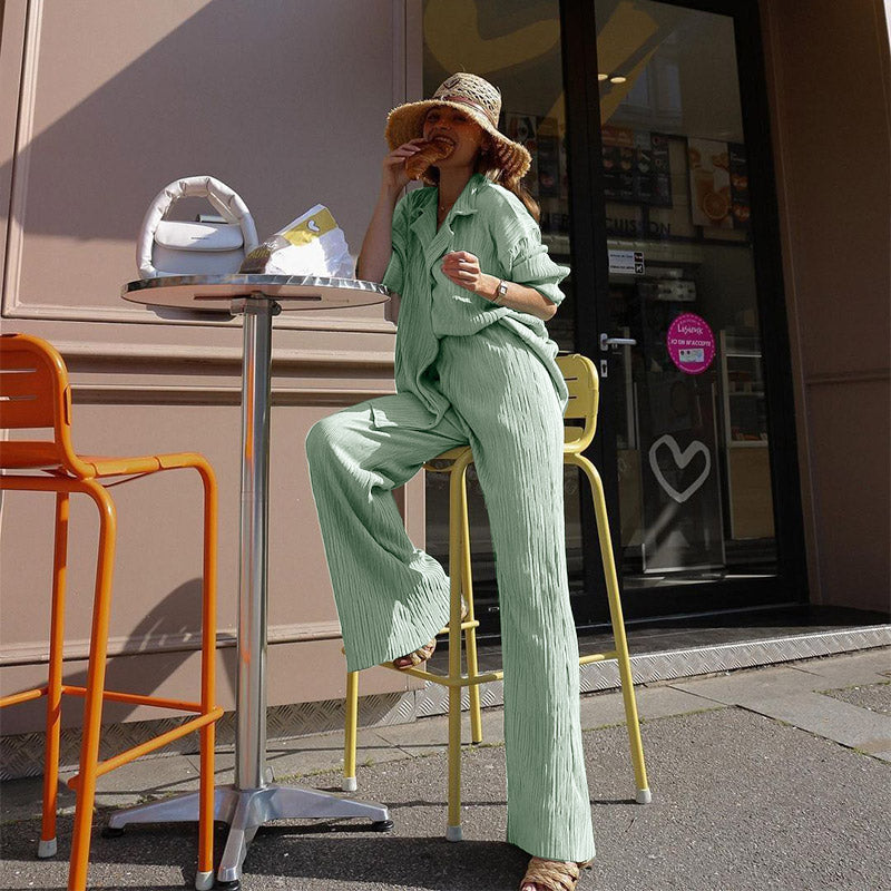Weites Lounge-Set mit Bluse und Hose aus Rippstoff