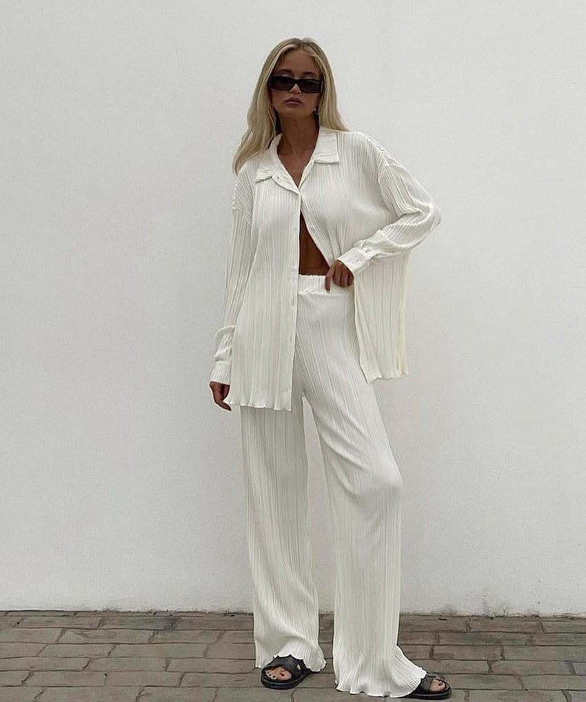 Weites Lounge-Set mit Bluse und Hose aus Rippstoff