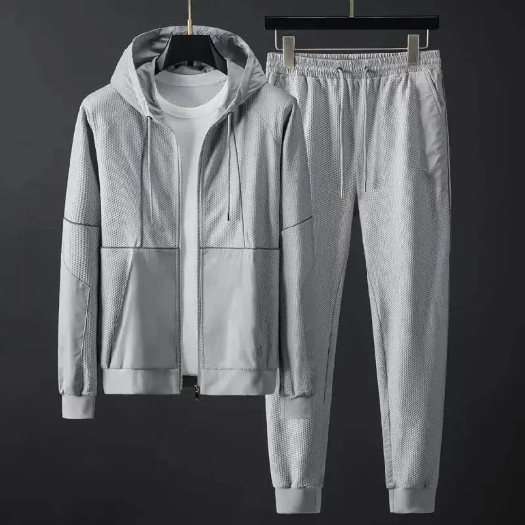 Two-piece training suit for men