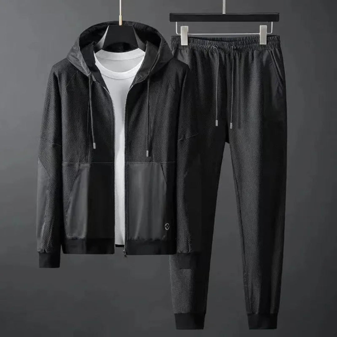 Two-piece training suit for men