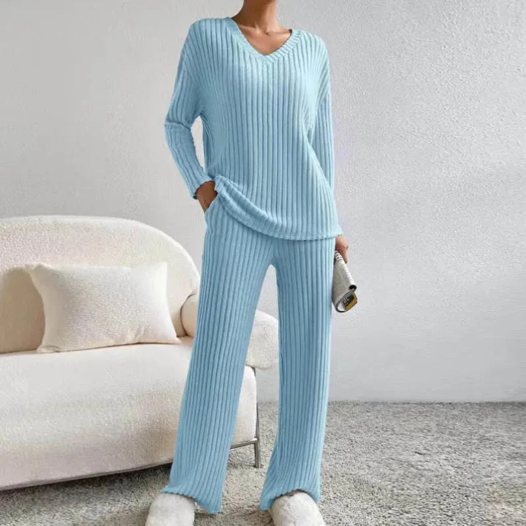 Tvådelat loungewear-set i bomullsblandning med V-ringning och vida byxor