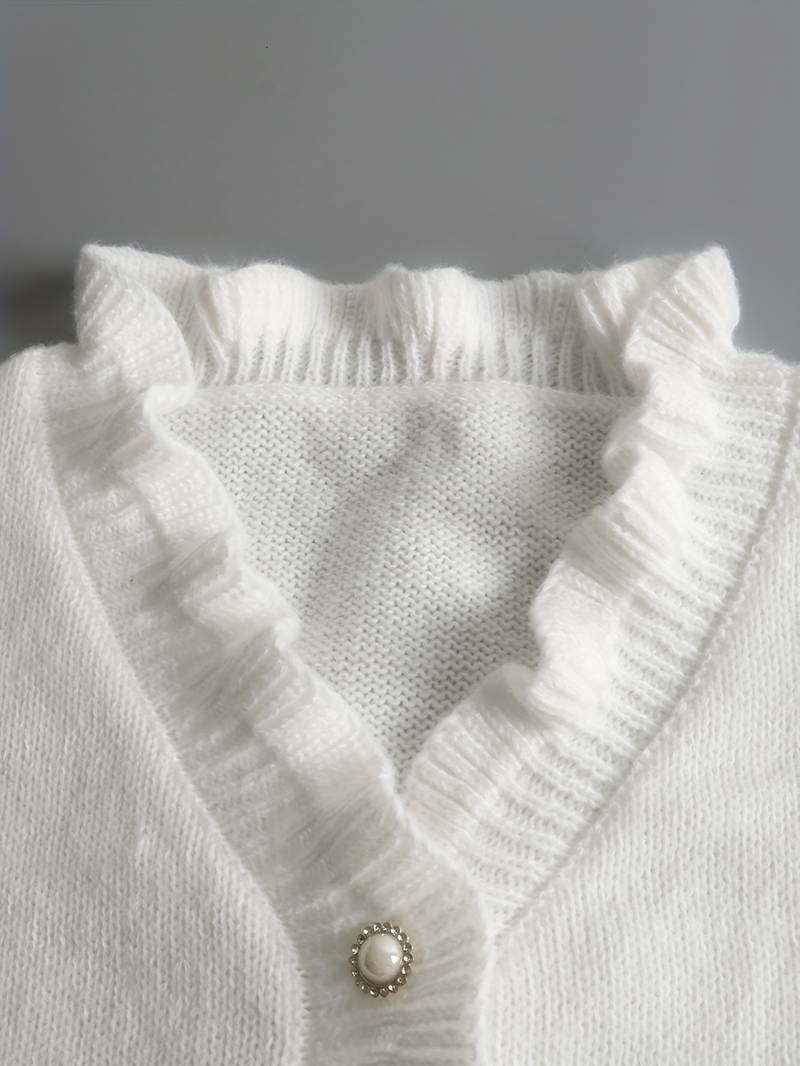 Beatrix | Eleganter Damenpullover mit Zierknöpfen und V-Ausschnitt