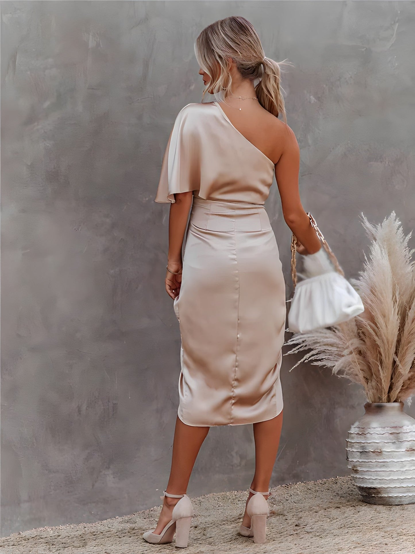Emma | Elegant enaxlad cocktailklänning