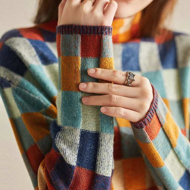 Adalynn | Bunter Rollkragenpulli mit Patchwork-Muster