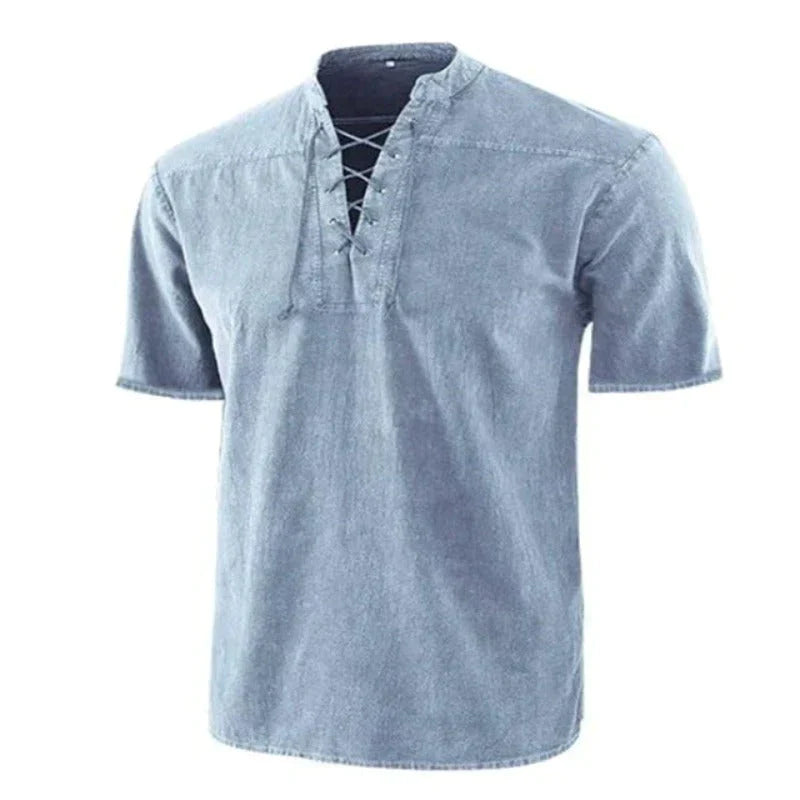 https://cdn.shopify.com/s/files/1/0844/6001/1865/files/klassisches-v-neck-sommerhemd-maenner-Kurz-hellblau.jpg?v=1741432461