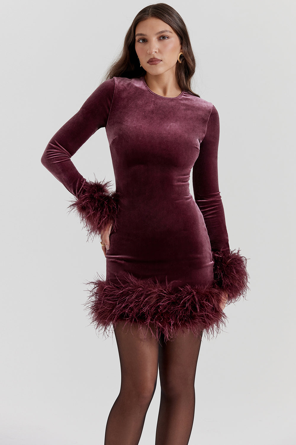 Beatrix | Festliches Damenkleid aus Samt mit langen Ärmeln