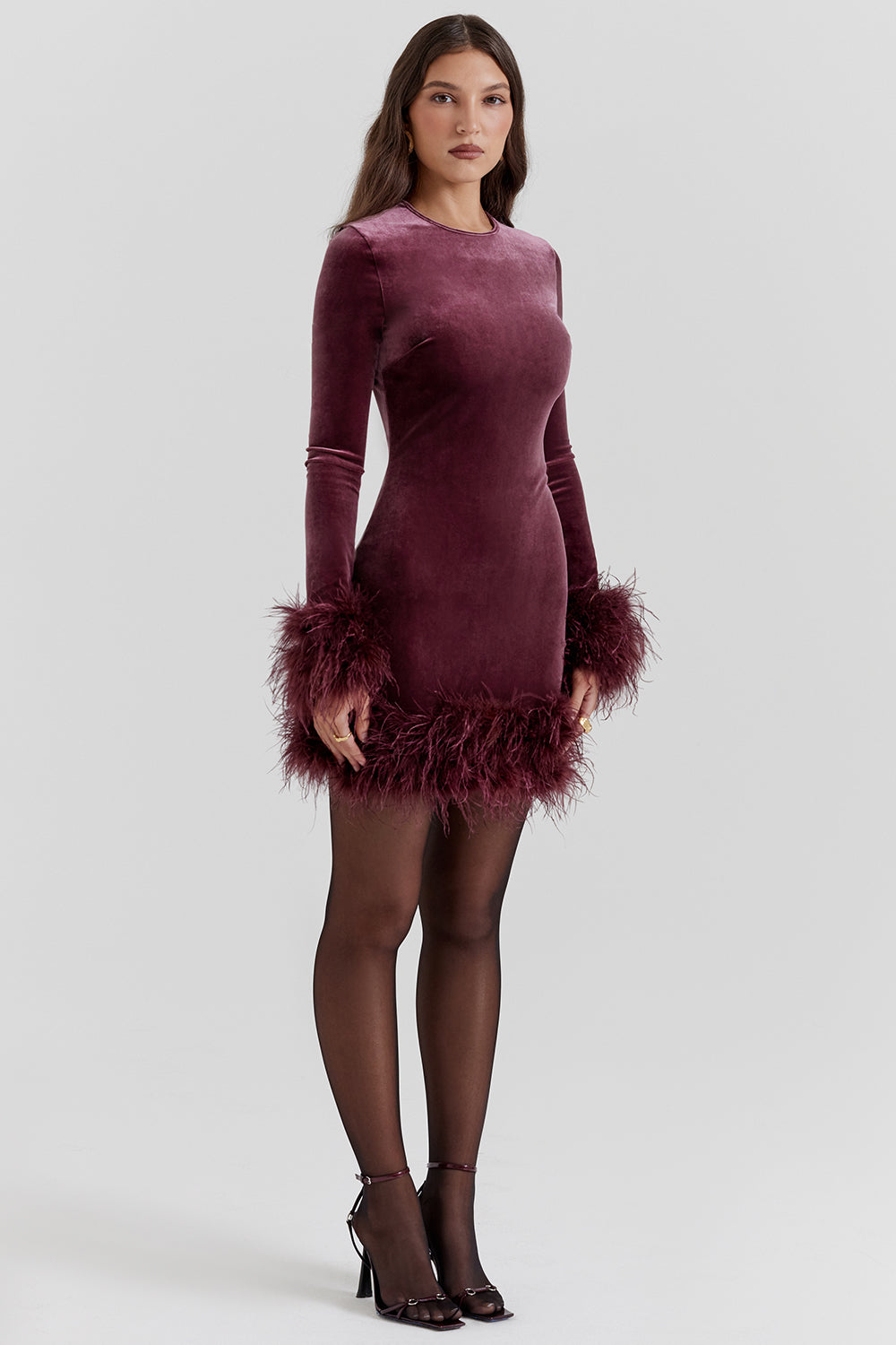 Beatrix | Festliches Damenkleid aus Samt mit langen Ärmeln