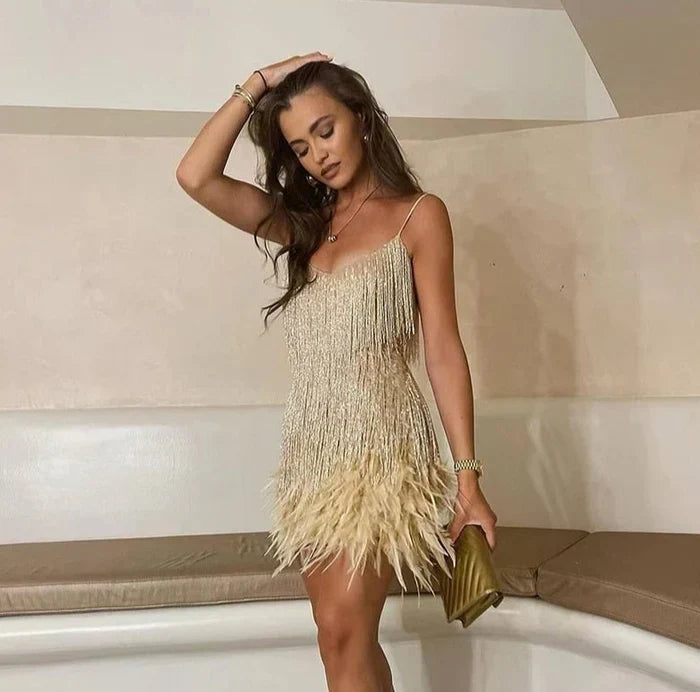 Beatrix | Glamouröses Cocktailkleid für Hochzeit mit Pailletten und Federn