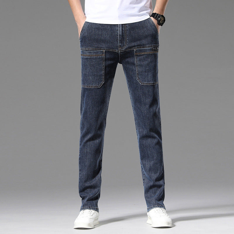 https://cdn.shopify.com/s/files/1/0844/6001/1865/files/sommerjeans-mehrere-taschen-maenner-Dunkelblau.jpg?v=1740751804