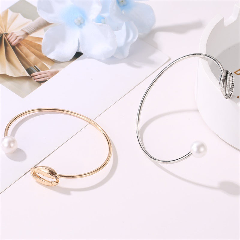 Damen Armreif mit Perle und Muschel – Filigranes Design in Gold- und Silberoptik, Ideal für Sommer- und Strandmode 3