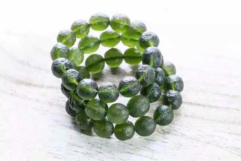 Damen Armband aus Grünen Naturstein-Perlen – Elastisches, Zeitloses Design für Alltag und besondere Anlässe 1