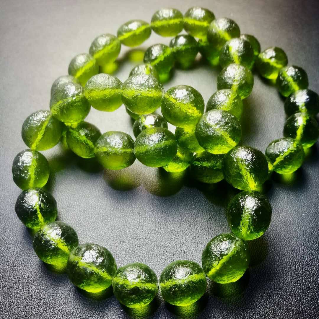 Damen Armband aus Grünen Naturstein-Perlen – Elastisches, Zeitloses Design für Alltag und besondere Anlässe 3