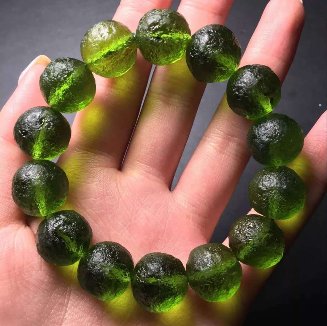 Damen Armband aus Grünen Naturstein-Perlen – Elastisches, Zeitloses Design für Alltag und besondere Anlässe 4