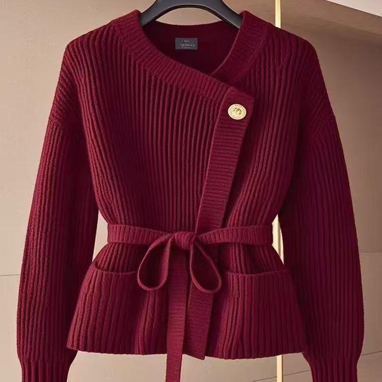 Moderiktig lång kofta dam – långärmad, slim fit, enkelknäppt cardigan för höst och vinter
