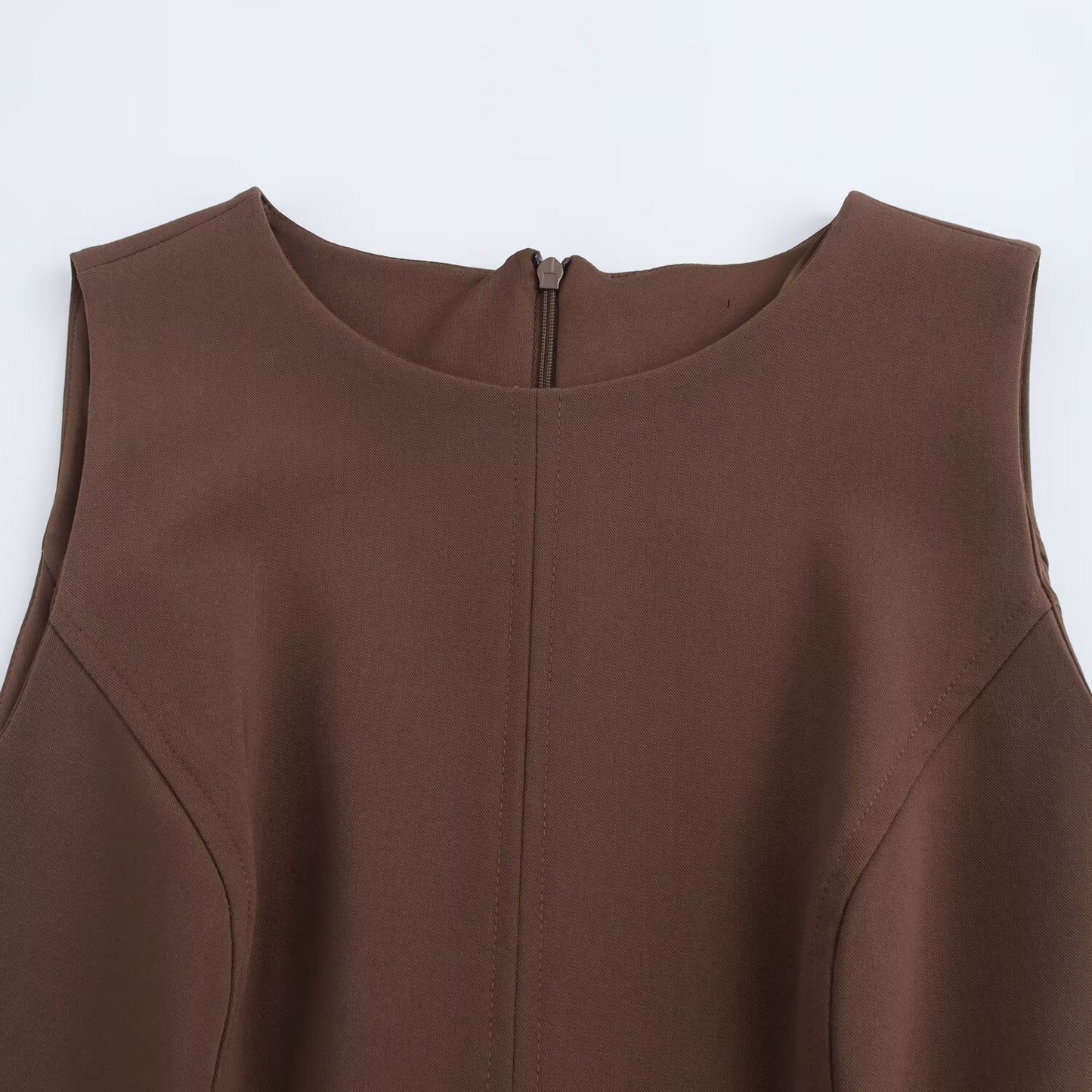 Elegantes Mini-Kleid mit High-Neck