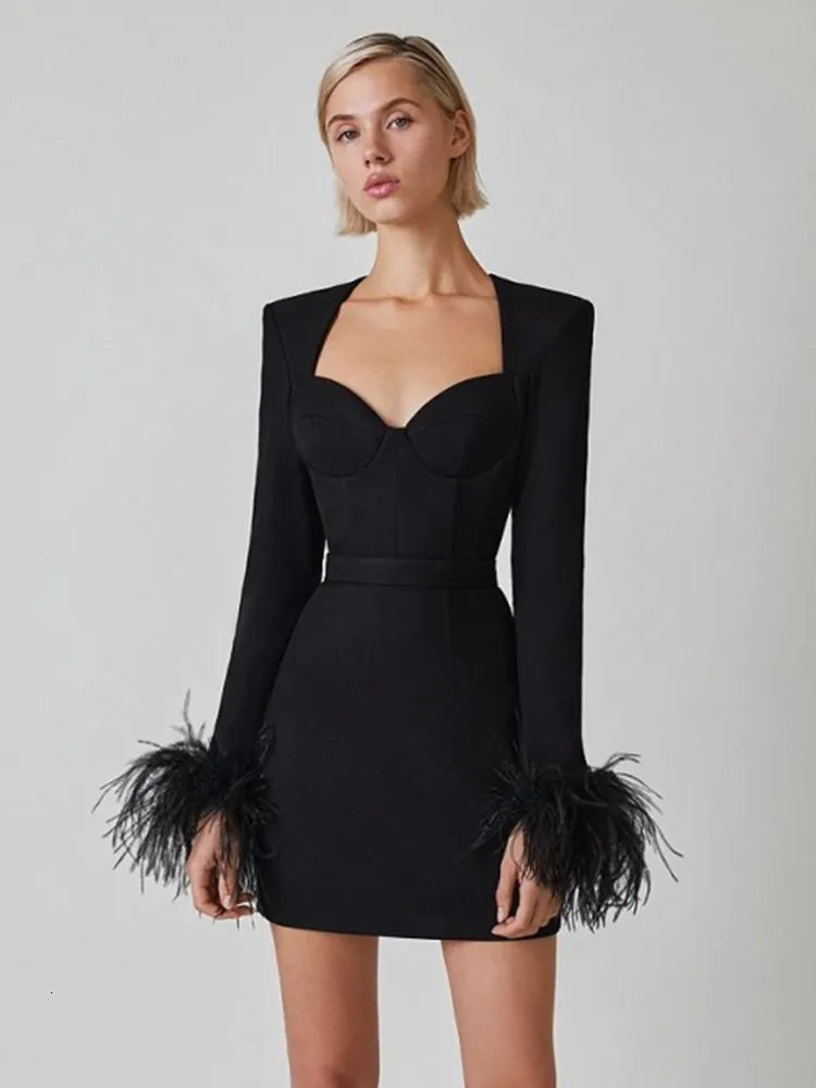 Beatrix | Damen Bodycon-Minikleid mit Federn für festliche Anlässe