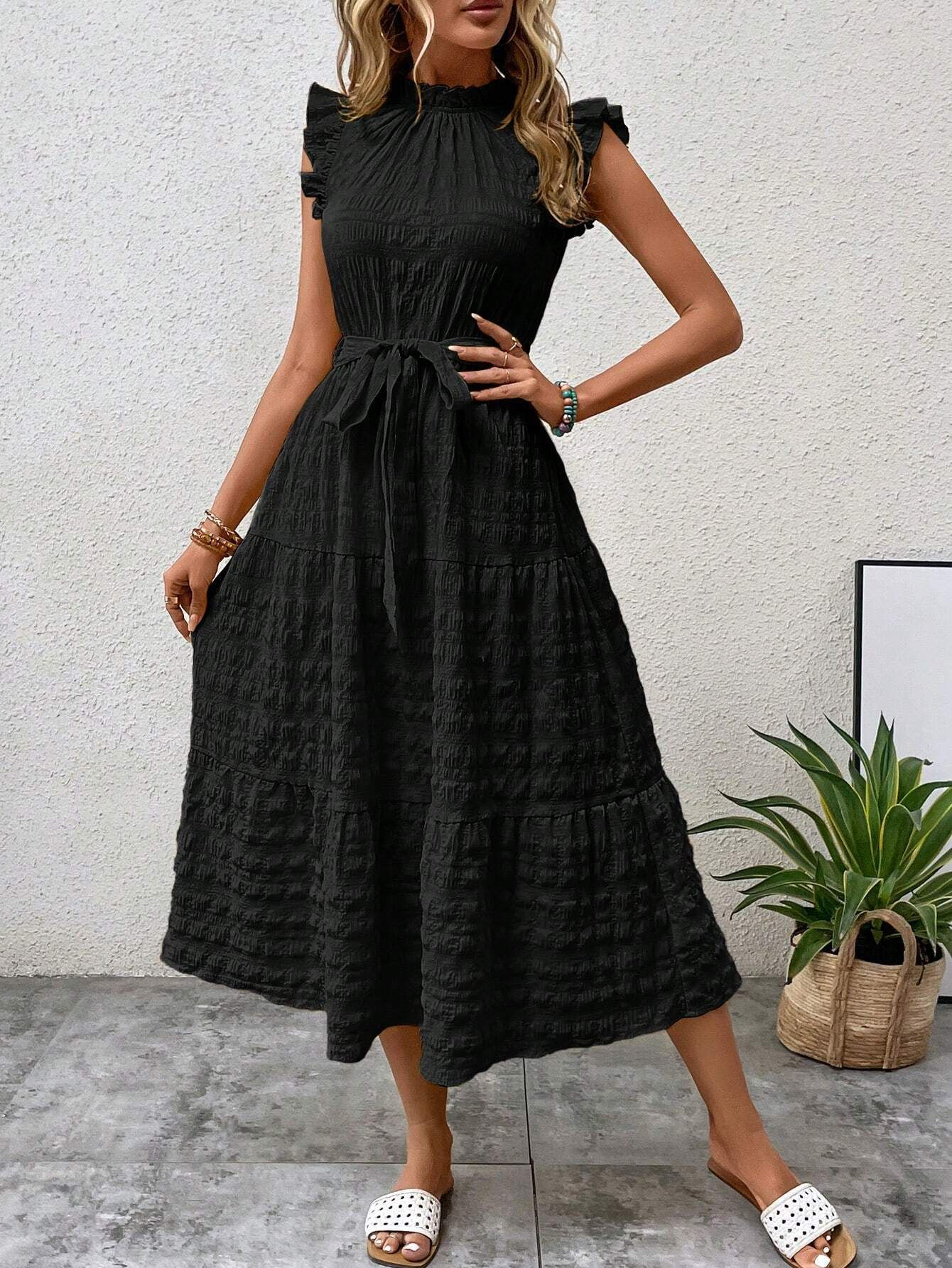 Denise | Elegantes Damenkleid mit Gürtel und Flyern für festliche Anlässe