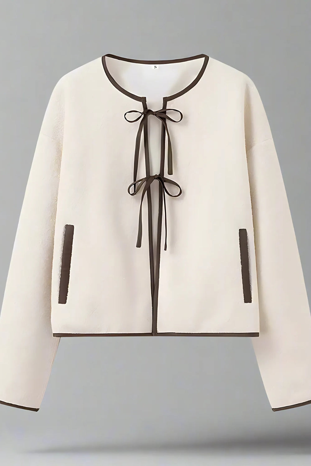 Beige Cardigan mit Rundhalsausschnitt und Druckknopf