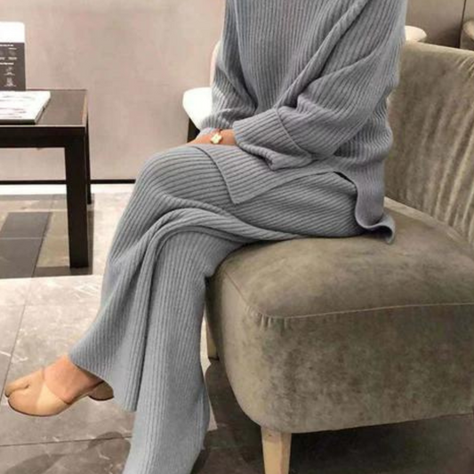 Bequemes Casual Set mit Strickpullover und Hose