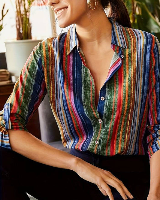 Bunte Damenbluse mit Knöpfen