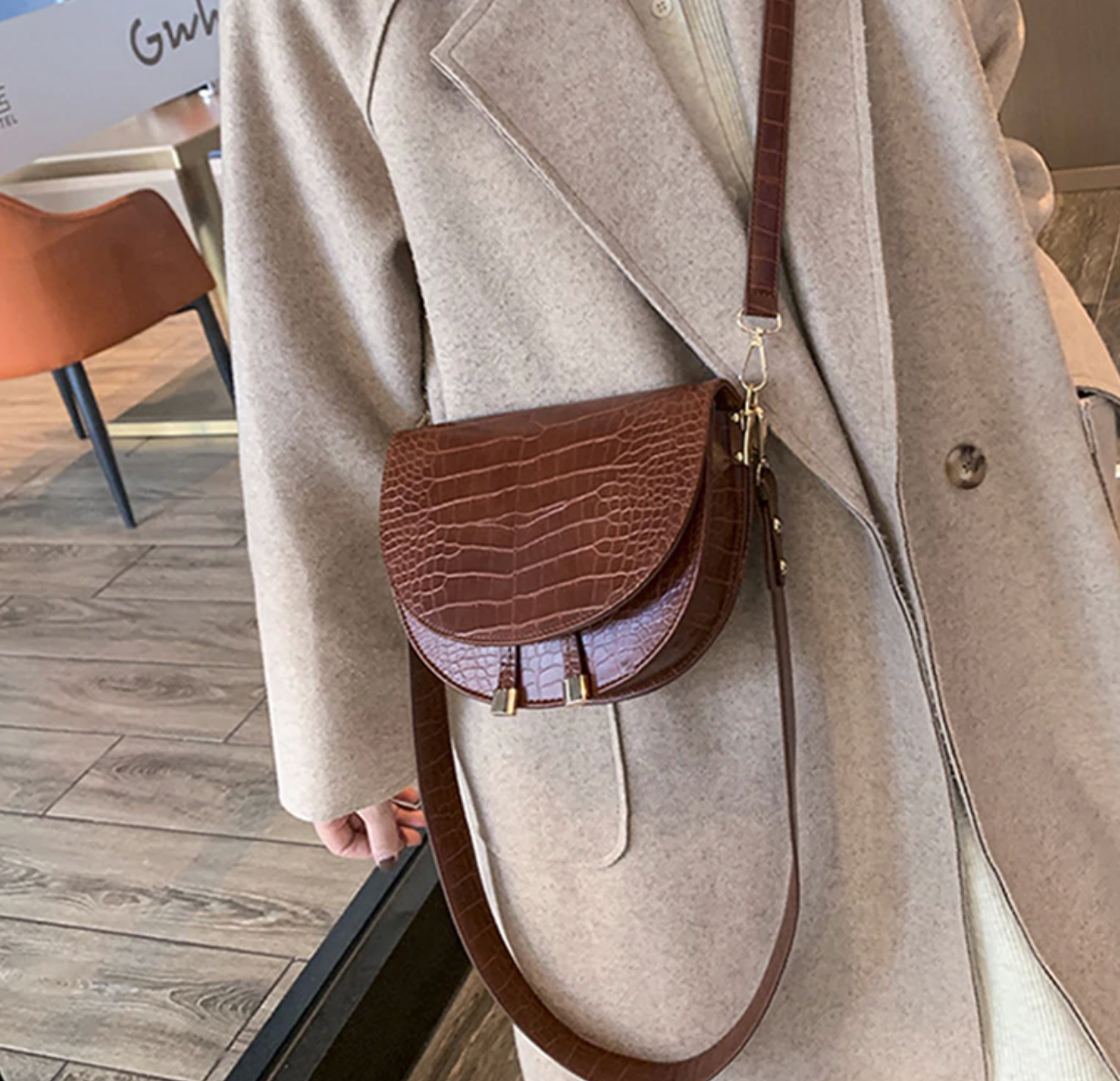 Chelsey crossbody bag made of faux leather with crocodile effect – stylish shoulder bag in earth tones