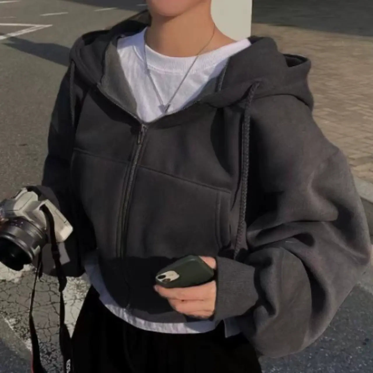 Damen Hoodie mit Reißverschluss, Verstellbarer Kapuze und Kängurutasche – Weicher Stoff für Freizeit und Komfort 0