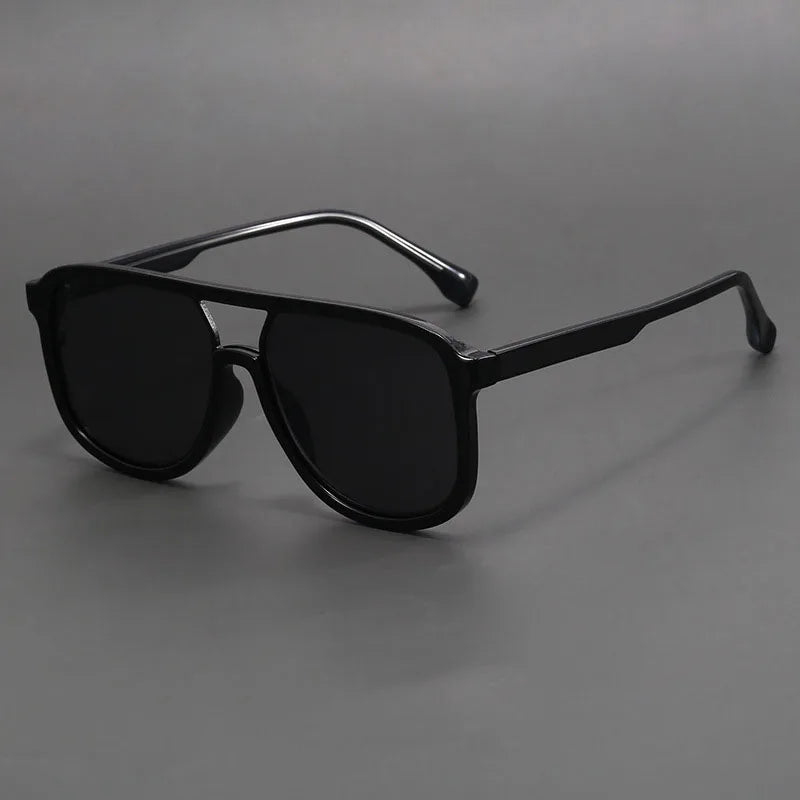 Occhiali da sole con protezione UV400 e design ergonomico