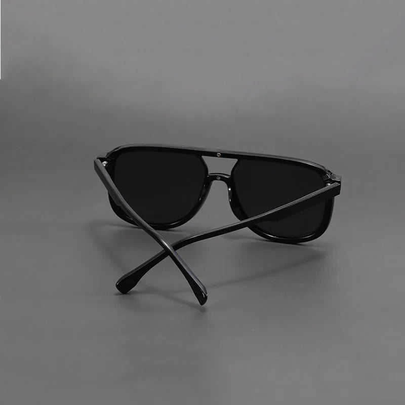 Occhiali da sole con protezione UV400 e design ergonomico
