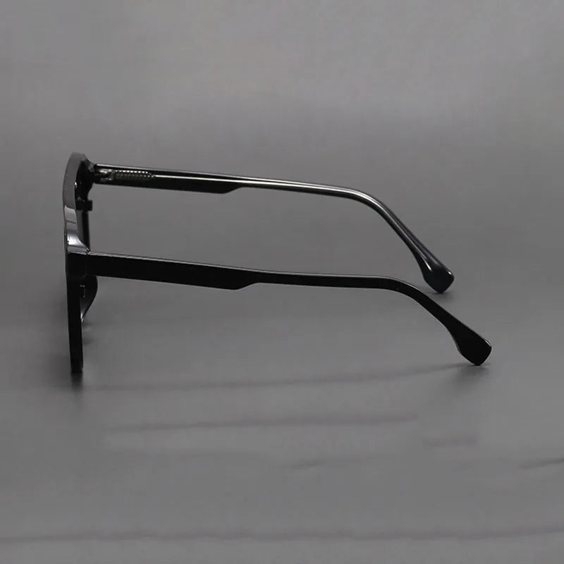 Occhiali da sole con protezione UV400 e design ergonomico