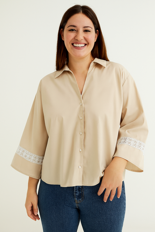 Elegante Bluse mit Spitze und Knöpfen
