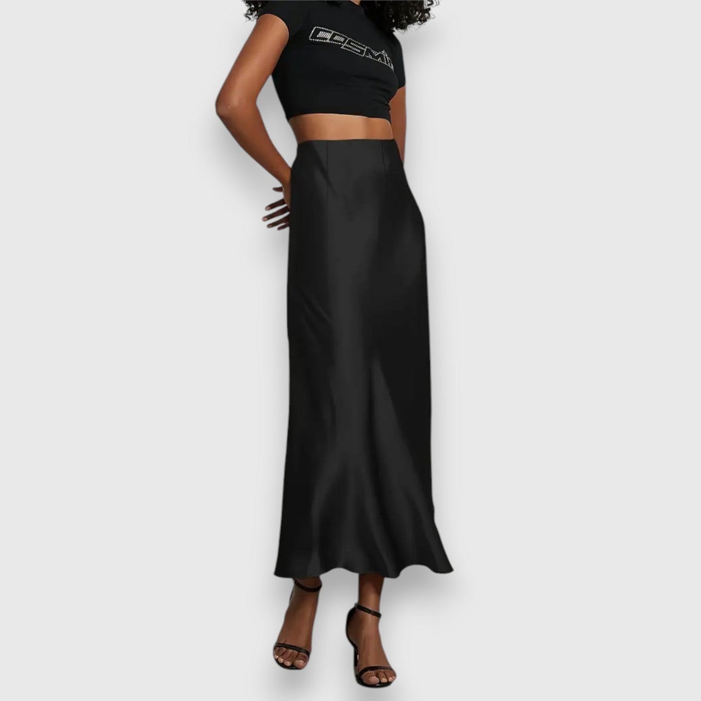 Elegant women's skirt with fishtail cut