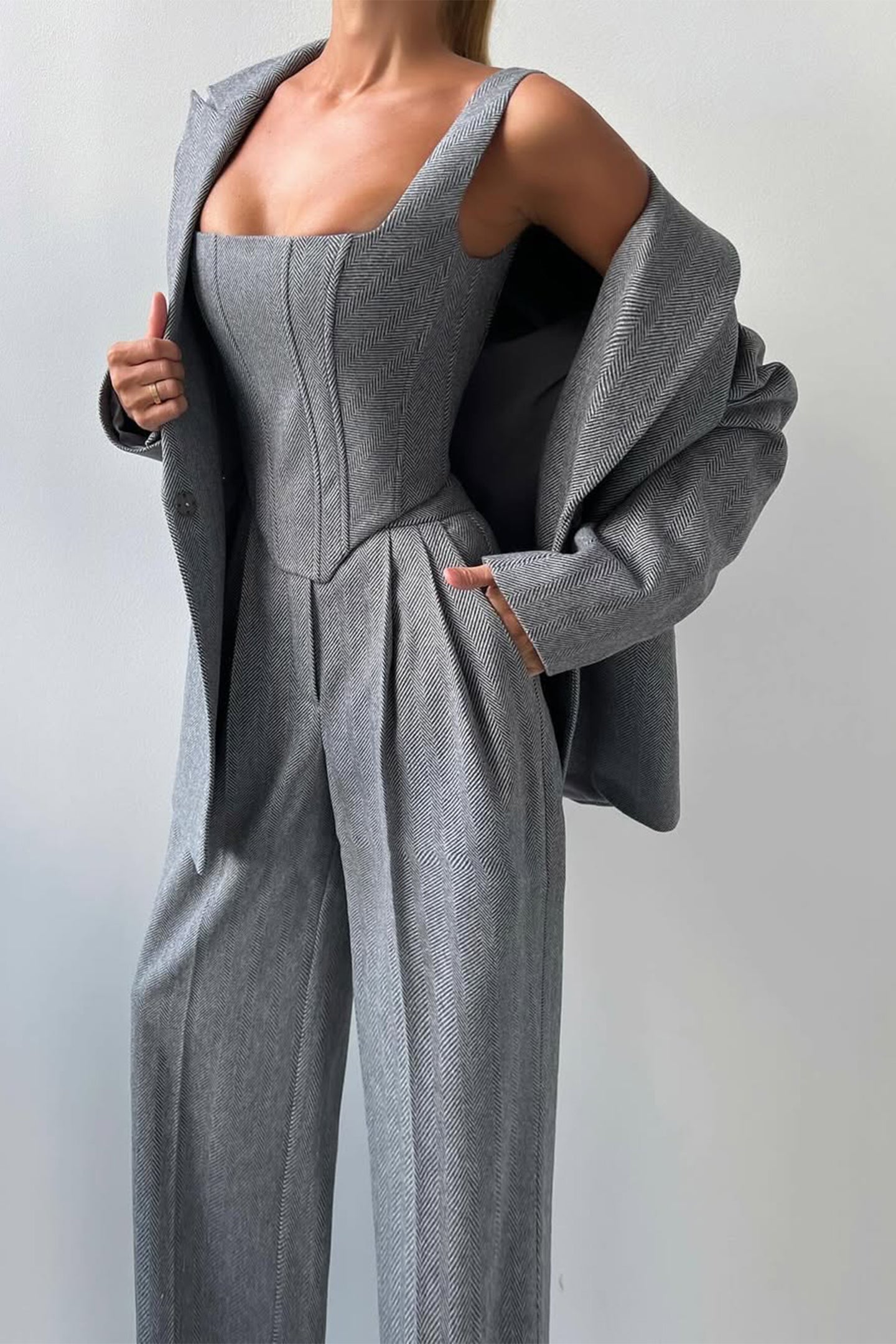 Elegante completo tre pezzi con blazer doppio