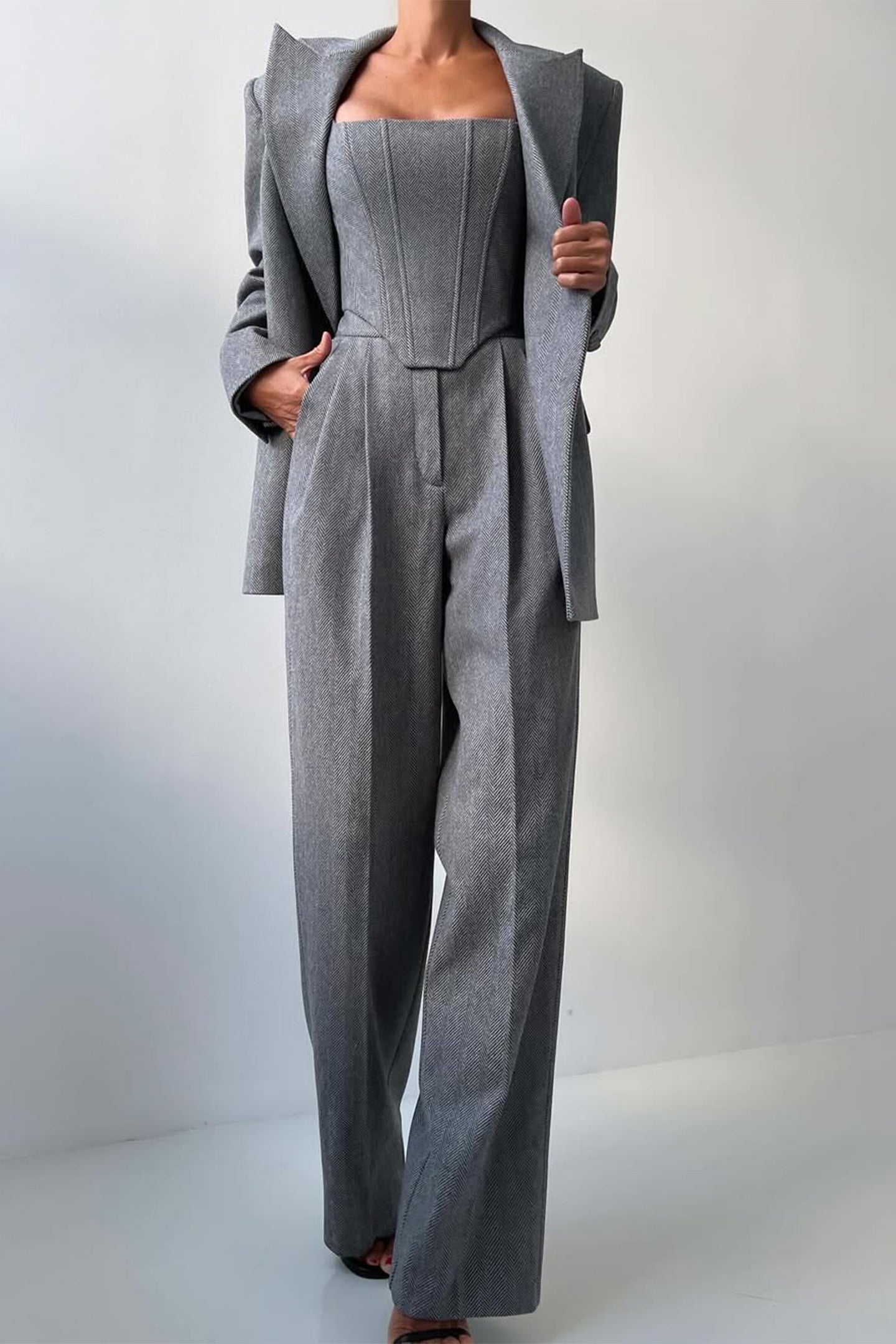 Elegante completo tre pezzi con blazer doppio